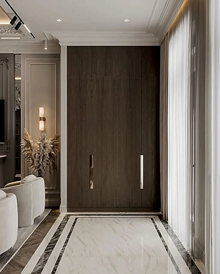 Krem tonlarında mermer zemin, gri damar desenli zarif bordürle çerçevelenmiş