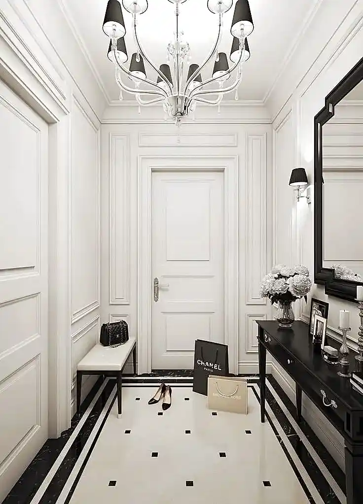 Krem ve siyah mermerle şık çerçevelenmiş zarif bir giriş alanı